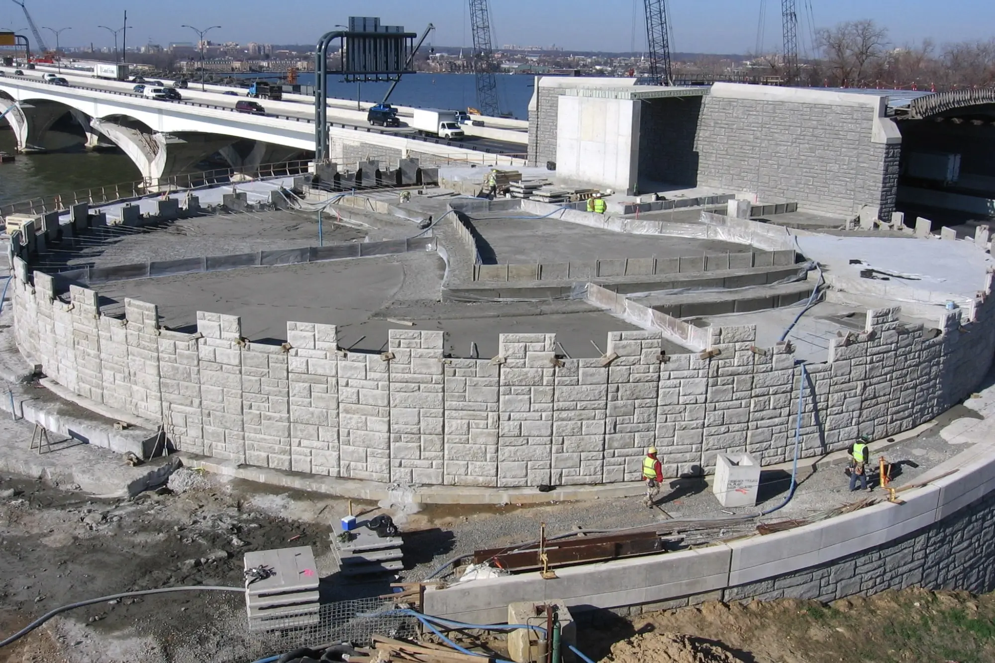 Elastizell Systems constructing a large MSE wall using lightweight cellular concrete for stability and support